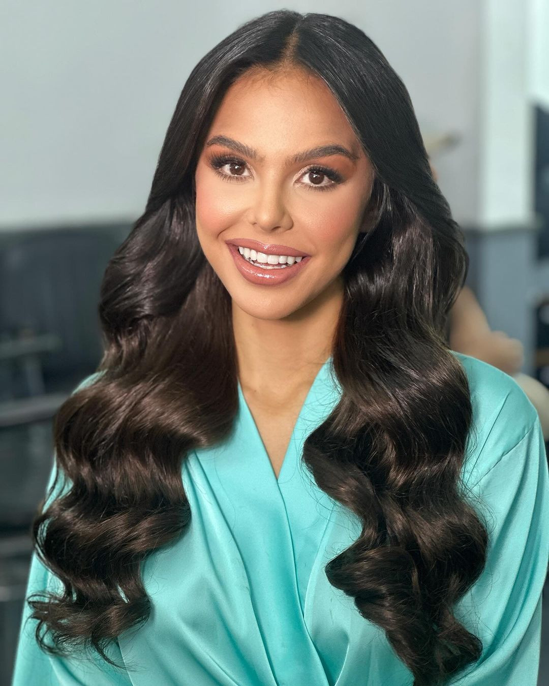 Alessandra Guillen bị chê có gương mặt già nua, các đường nét thiếu mềm mại, nữ tính. Trong khi đó, cuộc thi Hoa hậu Quốc tế vốn ưa chuộng những người đẹp có nhan sắc ngọt ngào, trẻ trung.