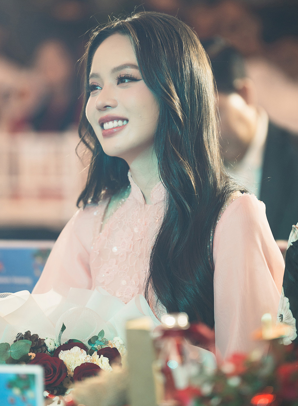 Hoa hậu Thanh Thủy trong buổi lễ vinh danh.