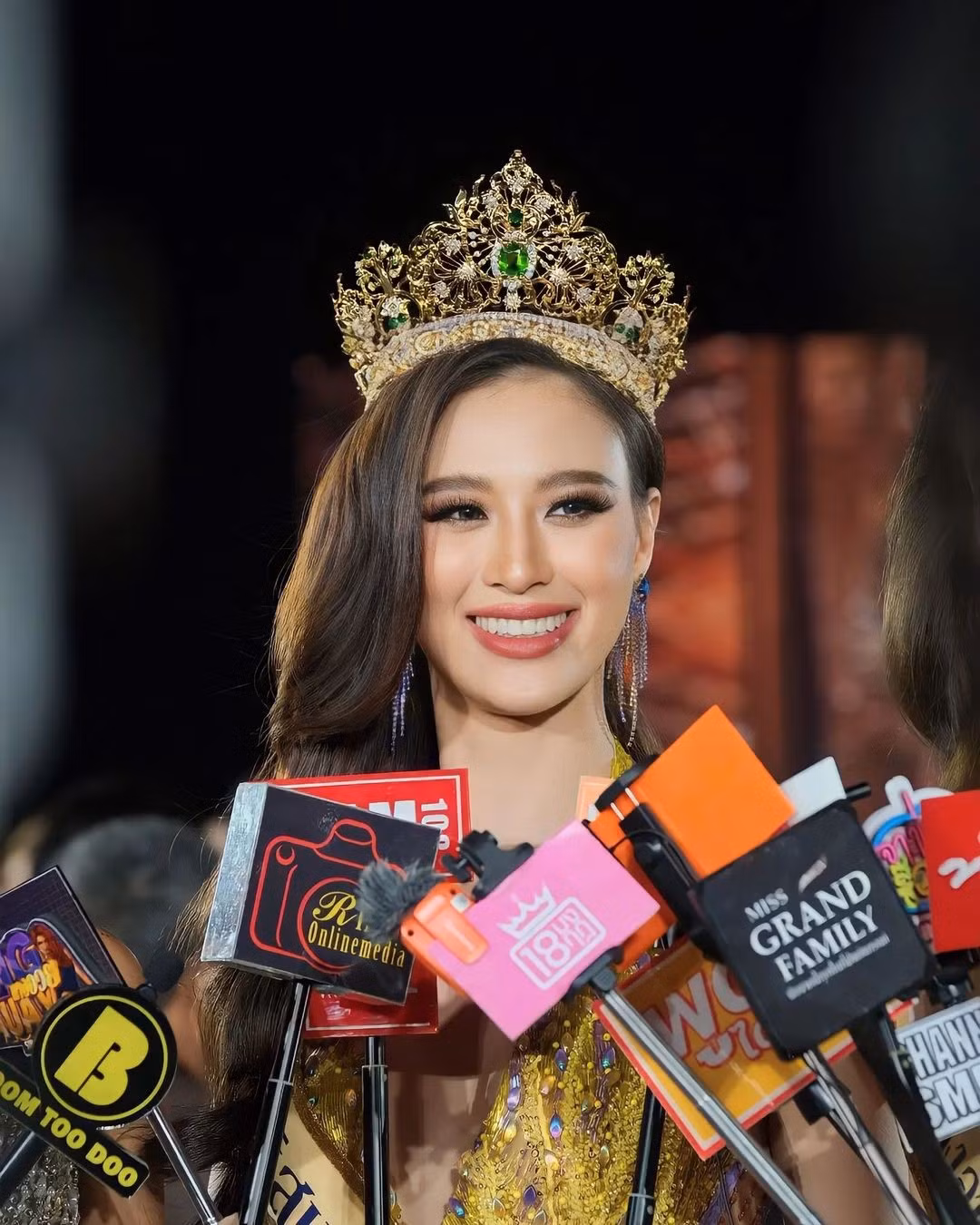 Chayathanus Saradatta là người đẹp tai tiếng nhất giới sắc đẹp Thái Lan. Chayathanus Saradatta là người đẹp tai tiếng nhất giới sắc đẹp Thái Lan.