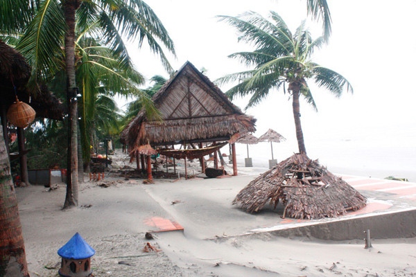 Nhiều khu resot, nghỉ dưỡng ven biển Cửa Đại bị bão tàn phá phải ngừng hoạt đông