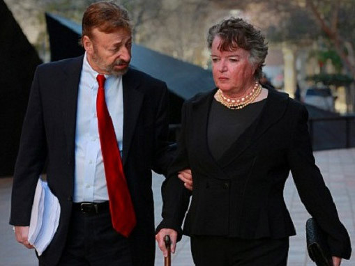  Cựu thị trưởng San Diego Maureen O'Connor (phải) - Ảnh: AP 