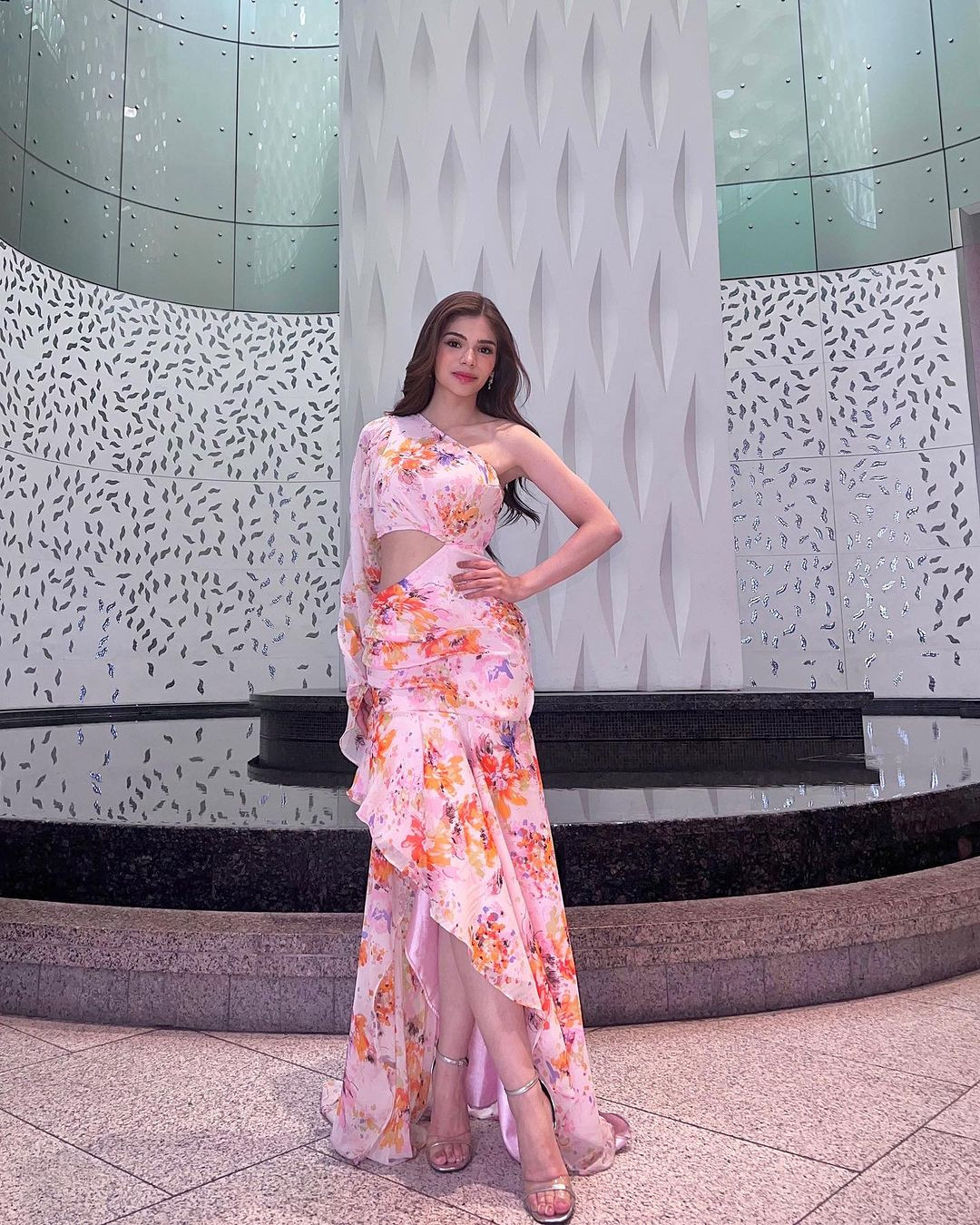 Đại diện Philippines - Gwendolyne Fourniol - là thí sinh tiếp theo nổi bật ở các phần thi phụ. Cô ghi danh ở cả ba phần thi Người đẹp Thể thao, Người đẹp Tài năng và Head to Head. Người đẹp 23 tuổi, cao 1,73 m, là sinh viên và đại sứ giáo dục của tổ chức Hỗ trợ phát triển và Nghiên cứu giáo dục (ERDA). Người đẹp nói được tiếng Philippines, tiếng Anh và tiếng Pháp.