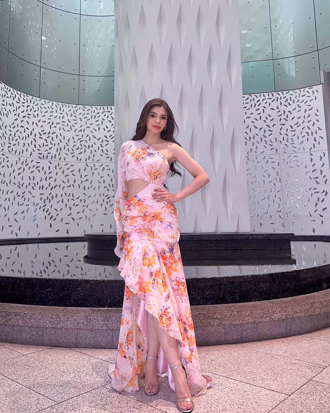 Đại diện Philippines - Gwendolyne Fourniol - là thí sinh tiếp theo nổi bật ở các phần thi phụ. Cô ghi danh ở cả ba phần thi Người đẹp Thể thao, Người đẹp Tài năng và Head to Head. Người đẹp 23 tuổi, cao 1,73 m, là sinh viên và đại sứ giáo dục của tổ chức Hỗ trợ phát triển và Nghiên cứu giáo dục (ERDA). Người đẹp nói được tiếng Philippines, tiếng Anh và tiếng Pháp.