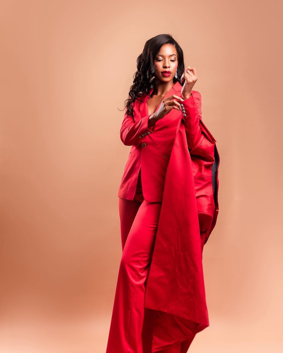 Lesego Chombo đang điều hành dự án giúp đỡ trẻ em có hoàn cảnh khó khăn. Chombo thường xuyên tổ chức các chuyến đi chơi, giải trí cho trẻ em nghèo. Cô cũng cung cấp các dịch vụ kiểm tra y tế, tổ chức các hoạt động giáo dục về chơi nhạc cụ, các bài học nghệ thuật... cho trẻ em.