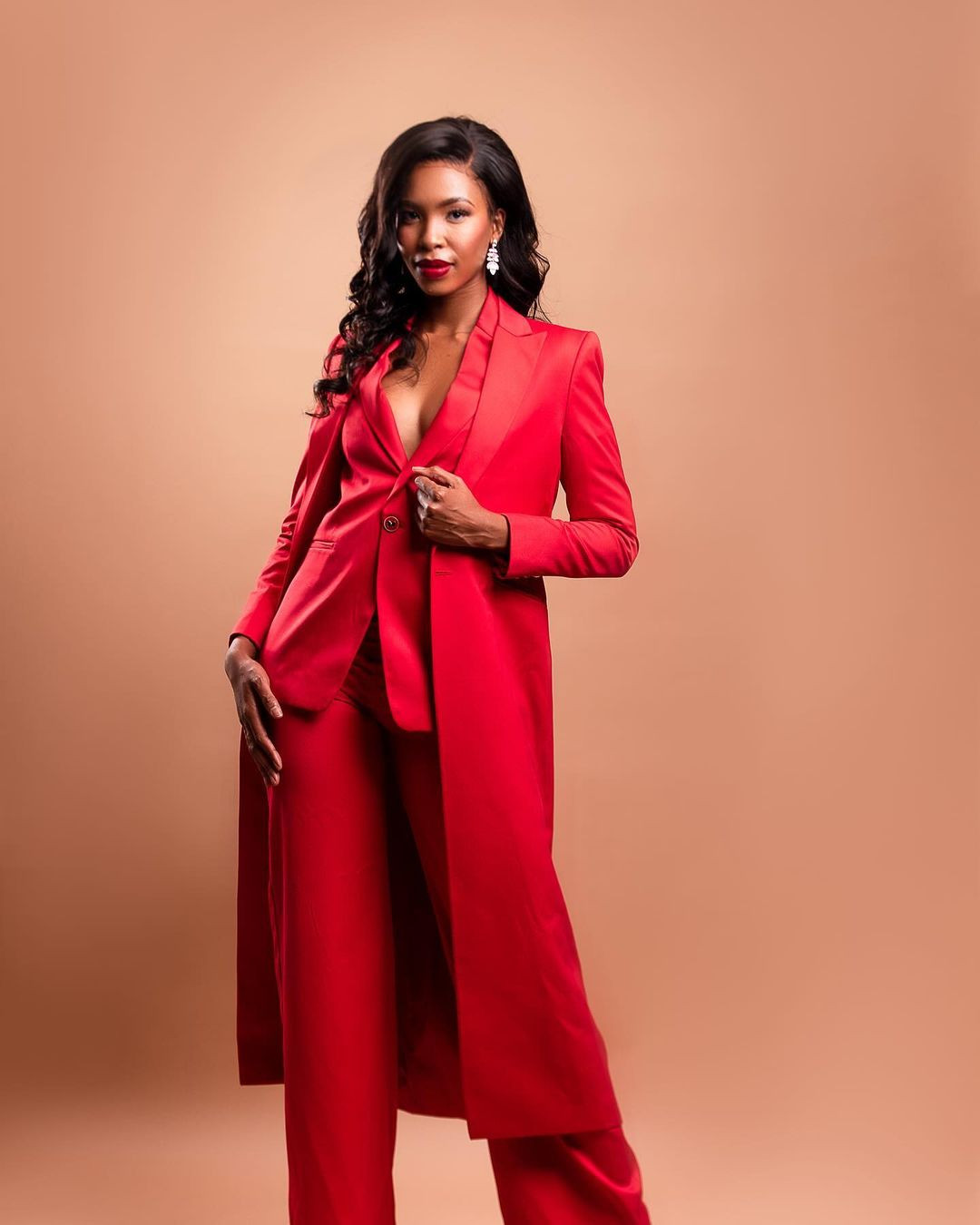 Lesego Chombo đang điều hành dự án giúp đỡ trẻ em có hoàn cảnh khó khăn. Chombo thường xuyên tổ chức các chuyến đi chơi, giải trí cho trẻ em nghèo. Cô cũng cung cấp các dịch vụ kiểm tra y tế, tổ chức các hoạt động giáo dục về chơi nhạc cụ, các bài học nghệ thuật... cho trẻ em.