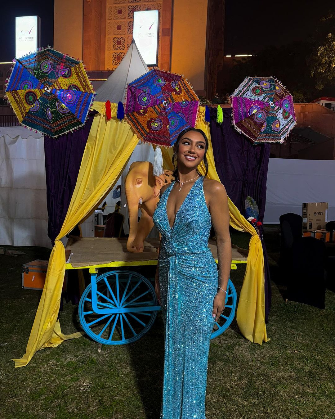 Tại cuộc thi Hoa hậu Thế giới 2024, người đẹp xứ Wales - Darcey Corria có phong độ ấn tượng khi liên tiếp lọt vào các phần thi phụ. Darcey Corria đã được xướng tên vào top 23 phần thi Người đẹp tài năng, top 25 phần thi Head to Head và top 32 Người đẹp Thể thao. Trước đó vào tháng 1/2023, cô gặp tai nạn xe hơi nghiêm trọng, bị gãy xương chậu và gãy 2 xương ở cổ. Chấn thương nghiêm trọng khiến cô phải bó bột và nằm viện điều trị.