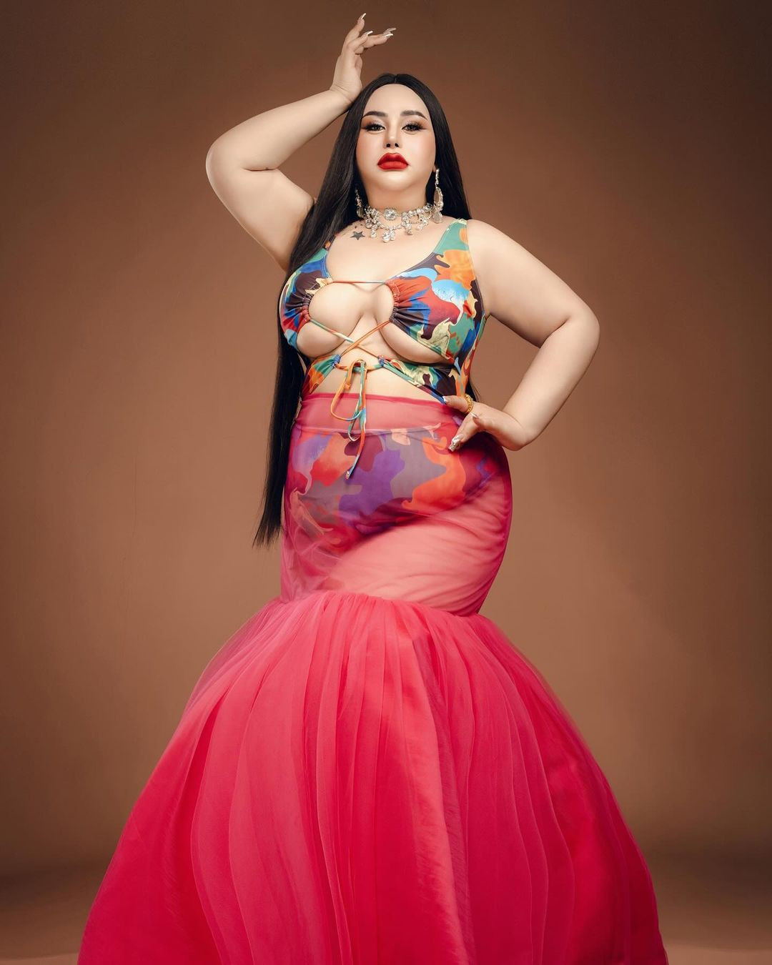 Pancake Vann gây chú ý khi dự thi Hoa hậu Hoàn vũ Campuchia.