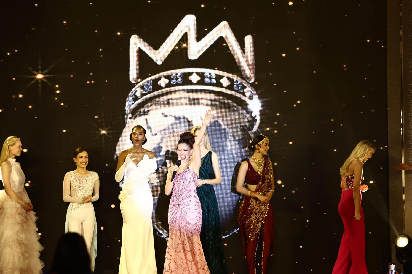 Tối 3/3, trong buổi tiệc tại Hoa hậu Thế giới 2024 diễn ra ở Ấn Độ, ban tổ chức đã công bố người chiến thắng của phần thi Người đẹp Tài năng. Đại diện Tunisia - Imen Mehrzi đã giành chiến thắng ở phần thi này. Cô được đặc cách vào thẳng top 40 trong chung kết. Tại buổi tiệc Imen Mehrzi cũng trình diễn trên sân khấu và nhận được sự cổ vũ của các thí sinh và khách mời.