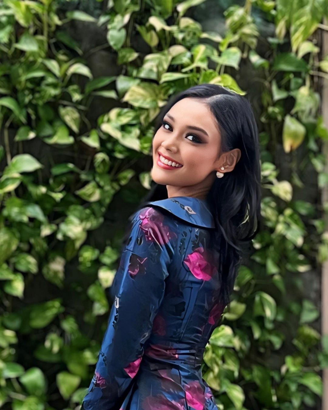 Bên cạnh chiều cao ấn tượng, Tata có vẻ đẹp ngọt ngào, trong trẻo, được nhận xét phù hợp với tiêu chí của cuộc thi Hoa hậu Quốc tế.