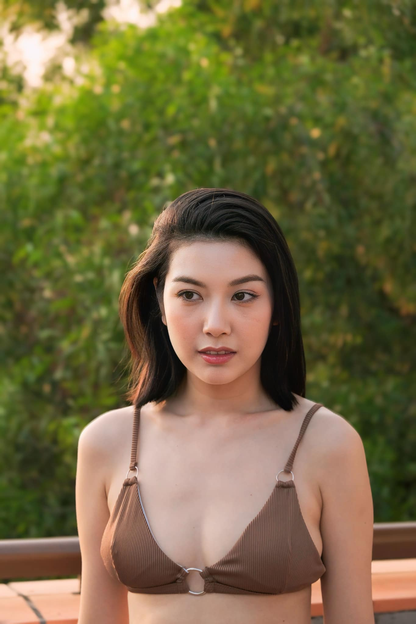 Thúy Vân hiếm hoi mặc bikini sau khi sinh con.