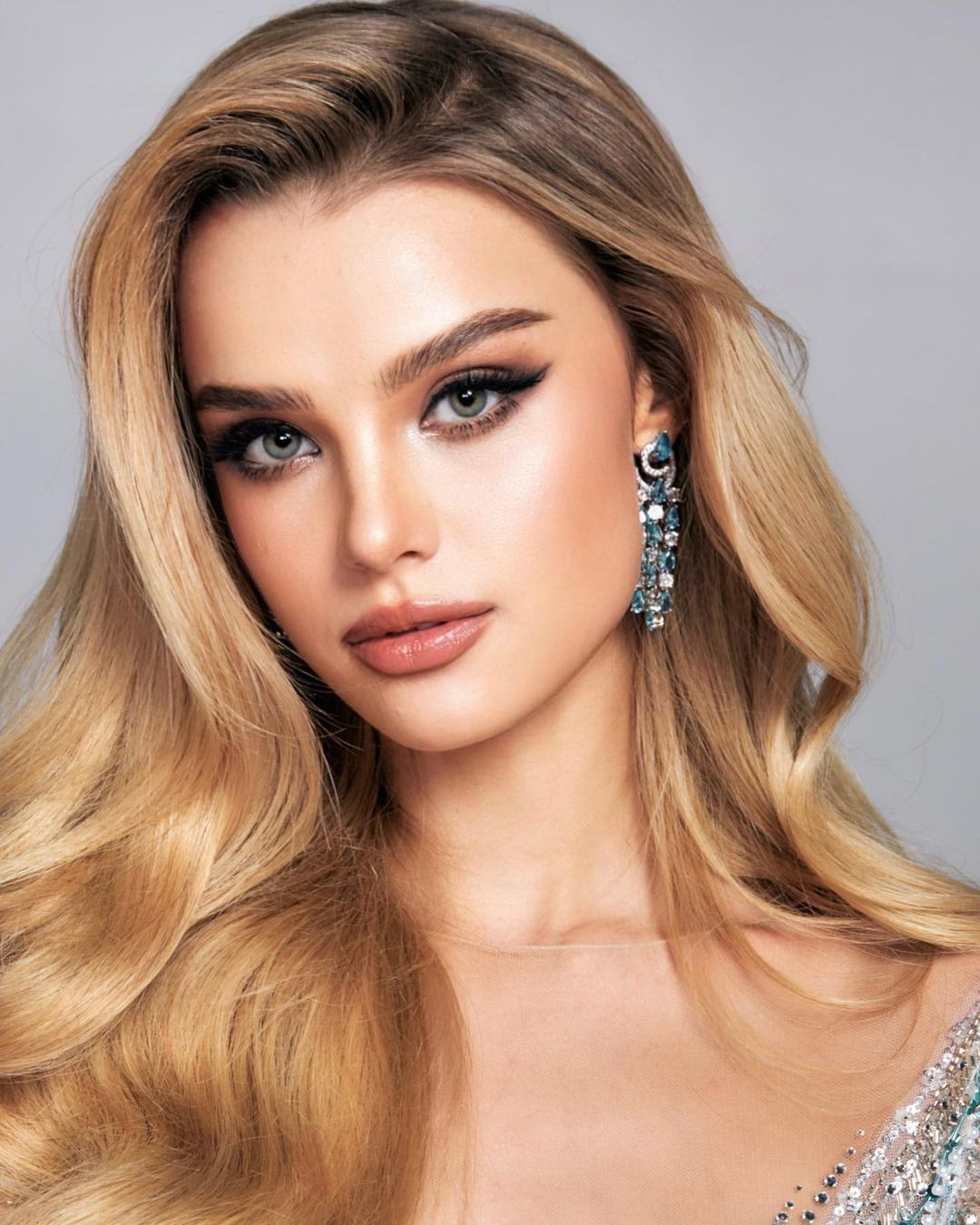 Hai đại diện Anh và Cộng hòa Czech.