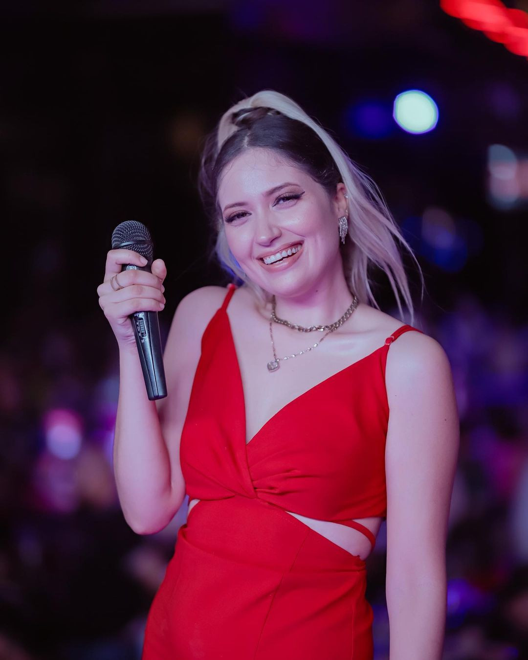 Tại Tunisia, Imen là ca sĩ được yêu mến. Cô tham gia trình diễn tại nhiều sự kiện, lễ hội âm nhạc. Đây được xem là lợi thế lớn của người đẹp khi tham gia thi tài năng ở Miss World.