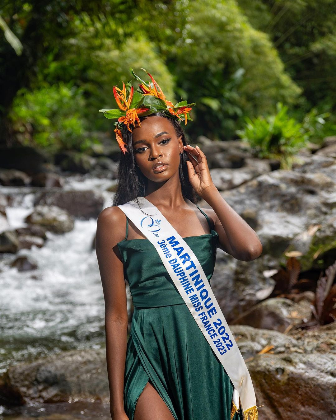 Người đẹp có sở thích đạp xe, leo núi, đi bộ đường dài và hát với guitar và piano.