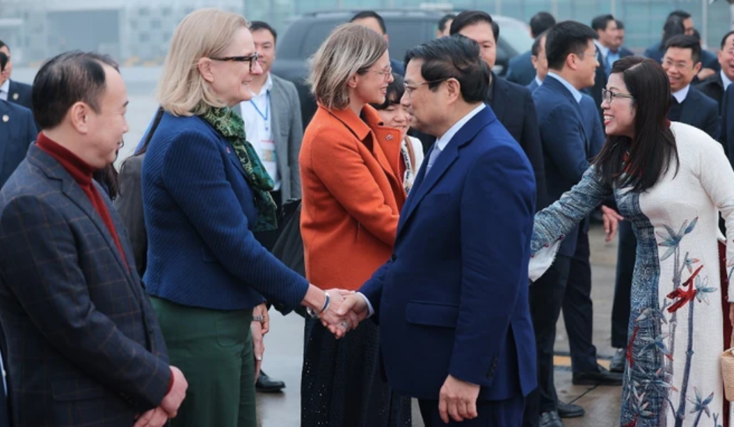 Lễ tiễn Thủ tướng Phạm Minh Chính và Phu nhân tại Sân bay quốc tế Nội Bài (Hà Nội). (Ảnh: Dương Giang/TTXVN)