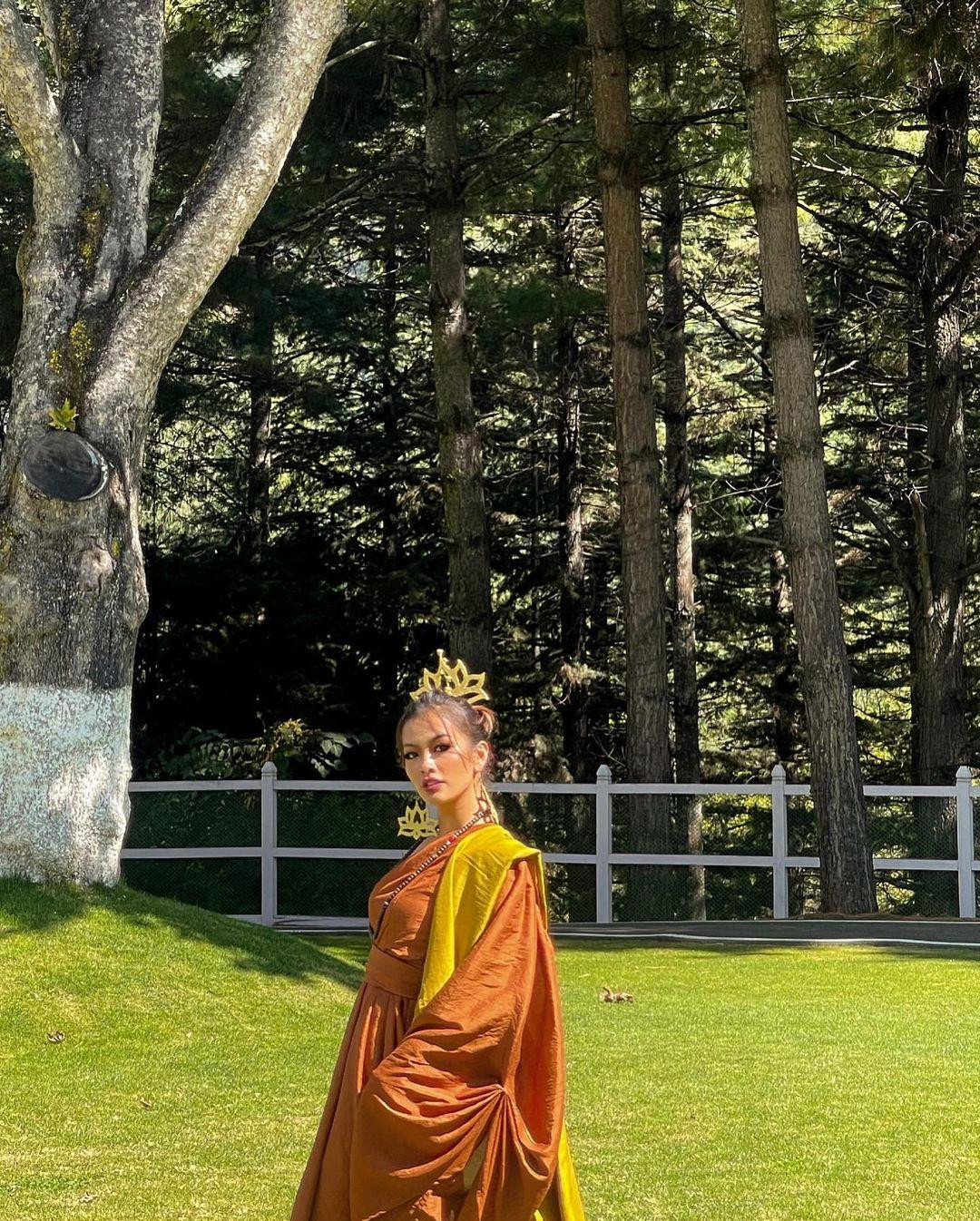 Với việc trở thành đại diện đầu tiên trong lịch sử của Bhutan tham dự cuộc thi Miss Universe, chắc chắn Tashi Choden Chombal sẽ có những trải nghiệm vô cùng đáng nhớ. Với việc trở thành đại diện đầu tiên trong lịch sử của Bhutan tham dự cuộc thi Miss Universe, chắc chắn Tashi Choden Chombal sẽ có những trải nghiệm vô cùng đáng nhớ.