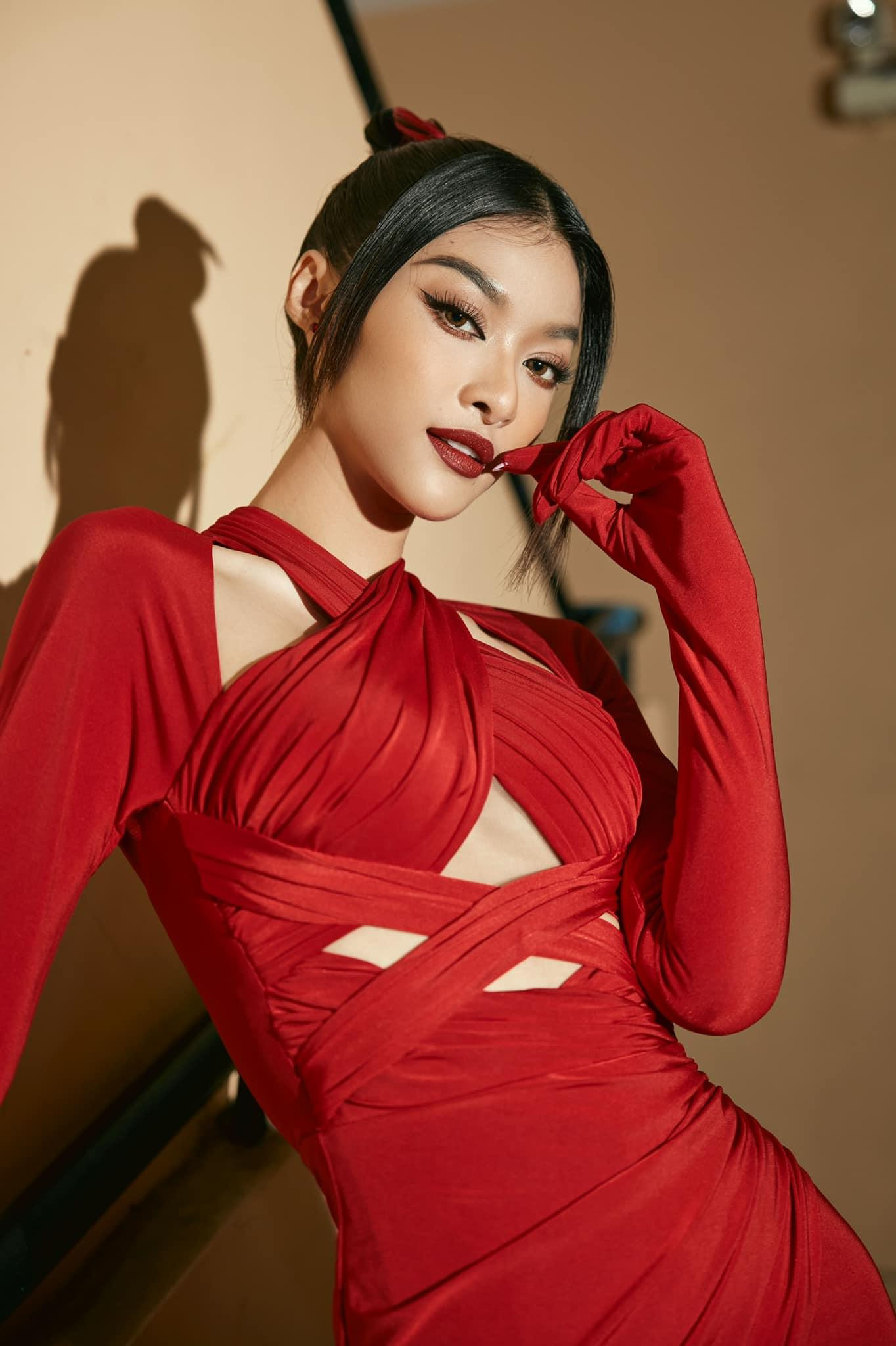 Cô cũng đã phát hành sản phẩm âm nhạc đầu tay mang tên “Thích hay là yêu còn chưa biết”, đánh dấu chính thức lấn sân làm ca sĩ. Kiều Loan được đánh giá là người đẹp đa tài của showbiz Việt.