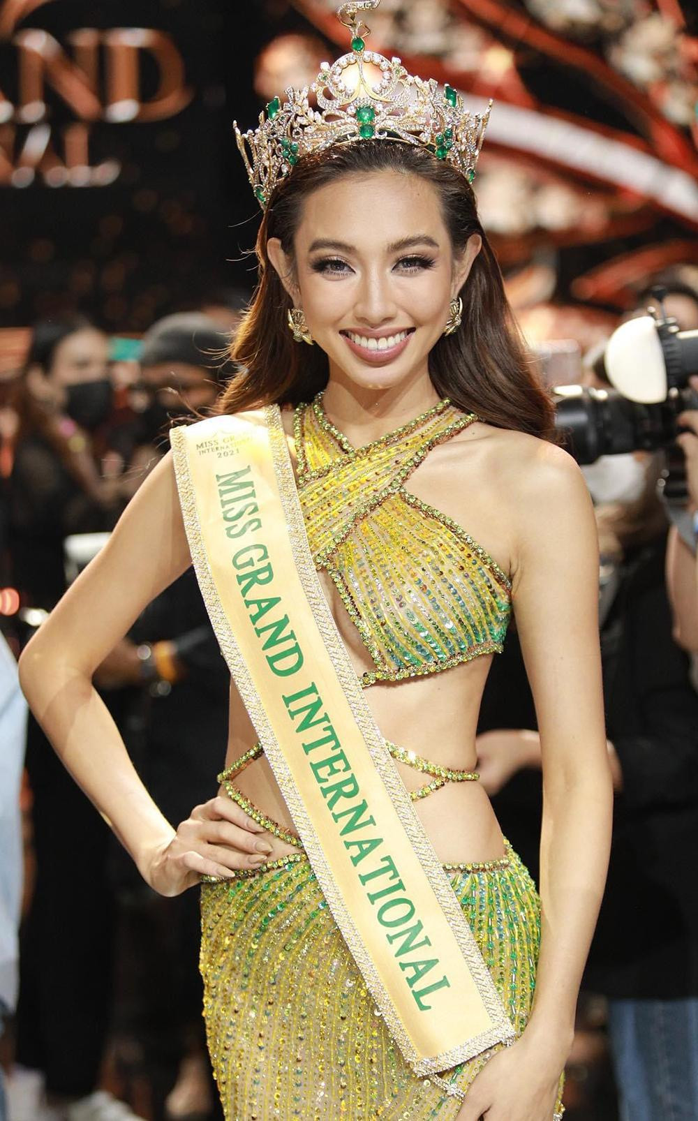 Thùy Tiên đăng quang Miss Grand International 2021.