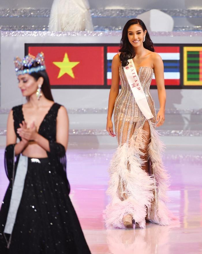 Như vậy là Nicolene Pichapa Limsnukan đã quyết định tạm gác lại danh hiệu Á hậu Miss World cao quý để tìm kiếm tấm vé đến với sân chơi Miss Universe. Như vậy là Nicolene Pichapa Limsnukan đã quyết định tạm gác lại danh hiệu Á hậu Miss World cao quý để tìm kiếm tấm vé đến với sân chơi Miss Universe.
