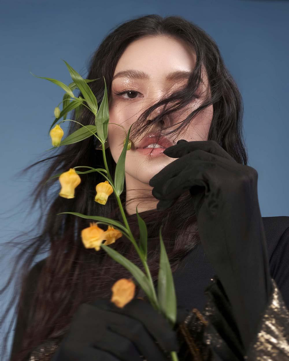 Vốn được biết đến là một nàng hậu chuộng những bộ cánh bay bổng nữ tính, nhưng thời trang của Tường San trong bộ ảnh lần này đã để lại ấn tượng mạnh trong lòng người hâm mộ. Vốn được biết đến là một nàng hậu chuộng những bộ cánh bay bổng nữ tính, nhưng thời trang của Tường San trong bộ ảnh lần này đã để lại ấn tượng mạnh trong lòng người hâm mộ.