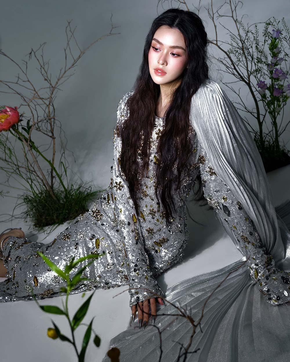 Được biết, concept cũng như ý tưởng của bộ ảnh lần này được Tường San ấp ủ nhằm đánh dấu cột mốc mới trong tuổi trưởng thành. Cô nàng chính thức bước sang tuổi 22 vào ngày 4/6. Được biết, concept cũng như ý tưởng của bộ ảnh lần này được Tường San ấp ủ nhằm đánh dấu cột mốc mới trong tuổi trưởng thành. Cô nàng chính thức bước sang tuổi 22 vào ngày 4/6.