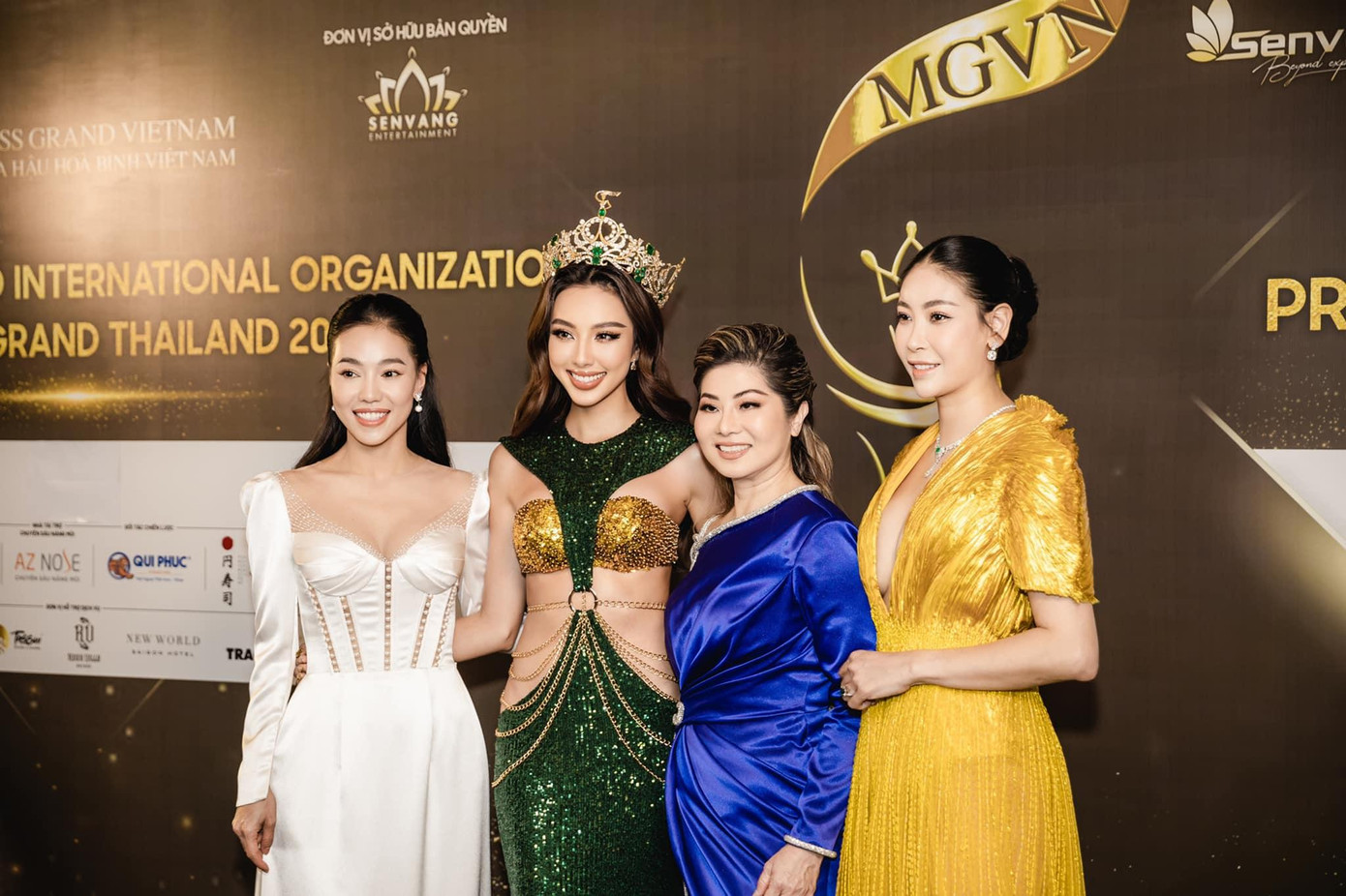 Hà Kiều Anh đọ sắc cùng Hoa hậu Thùy Tiên, bà Teresa - phó chủ tịch Miss Grand International và bà Phạm Kim Dung - chủ tịch Miss Grand Vietnam.