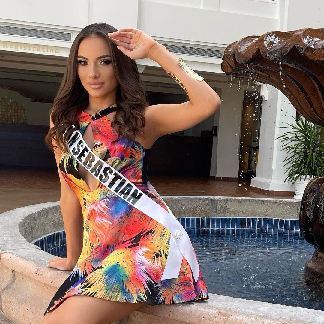 Paola González Torres hiện đang là một người mẫu, vận động viên bóng chuyền, vũ công. Paola González Torres hiện đang là một người mẫu, vận động viên bóng chuyền, vũ công.