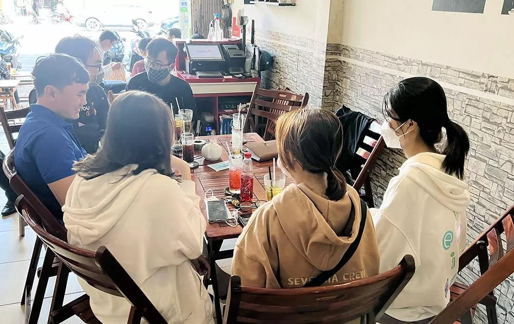 Nhóm sinh viên ở Cần Thơ bỗng dưng bị mắc nợ vì đứng tên mua hộ hàng trả góp Nhóm sinh viên ở Cần Thơ bỗng dưng bị mắc nợ vì đứng tên mua hộ hàng trả góp