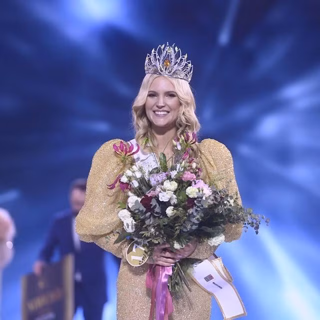 Mới đây, người đẹp Krystyna Sokołowska đã vượt qua 19 thí sinh còn lại để đăng quang ngôi vị Miss Polonia 2022 trong đêm chung kết tổ chức tại Wloclawek hôm 27/5. Mới đây, người đẹp Krystyna Sokołowska đã vượt qua 19 thí sinh còn lại để đăng quang ngôi vị Miss Polonia 2022 trong đêm chung kết tổ chức tại Wloclawek hôm 27/5.