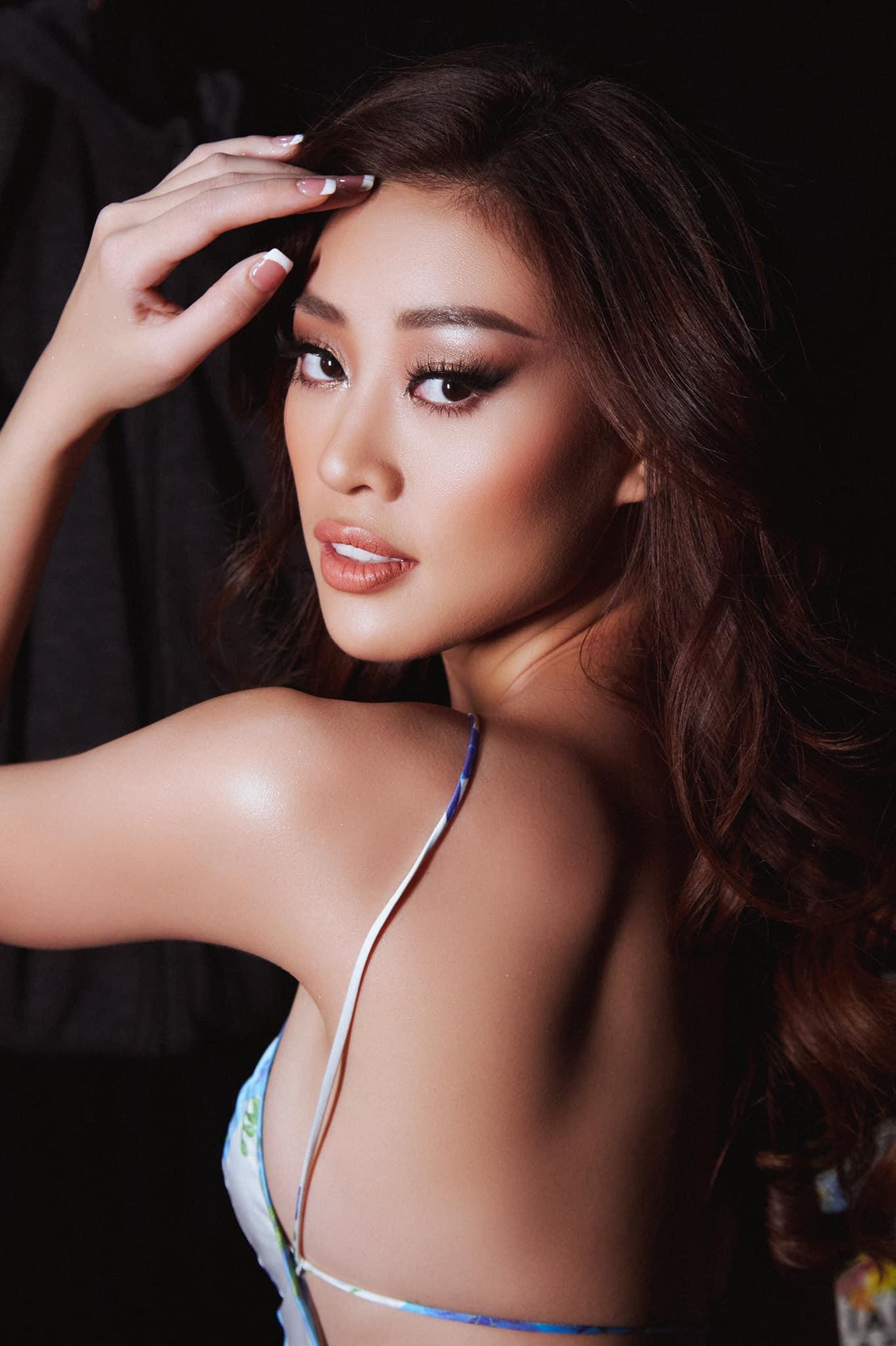 Hoa hậu Khánh Vân diện váy cắt xẻ khoe body nuột nà.