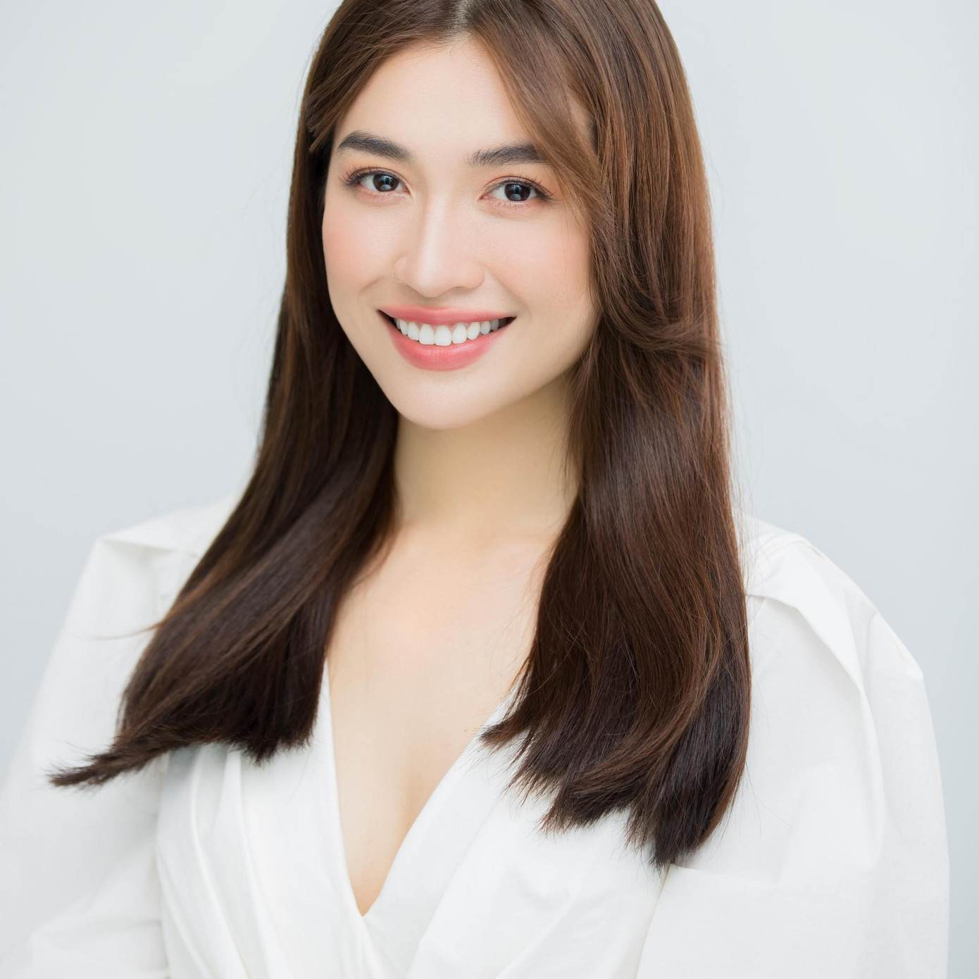 Á hậu Lệ Hằng xinh đẹp như diễn viên Hàn Quốc với cách trang điểm nhẹ nhàng.