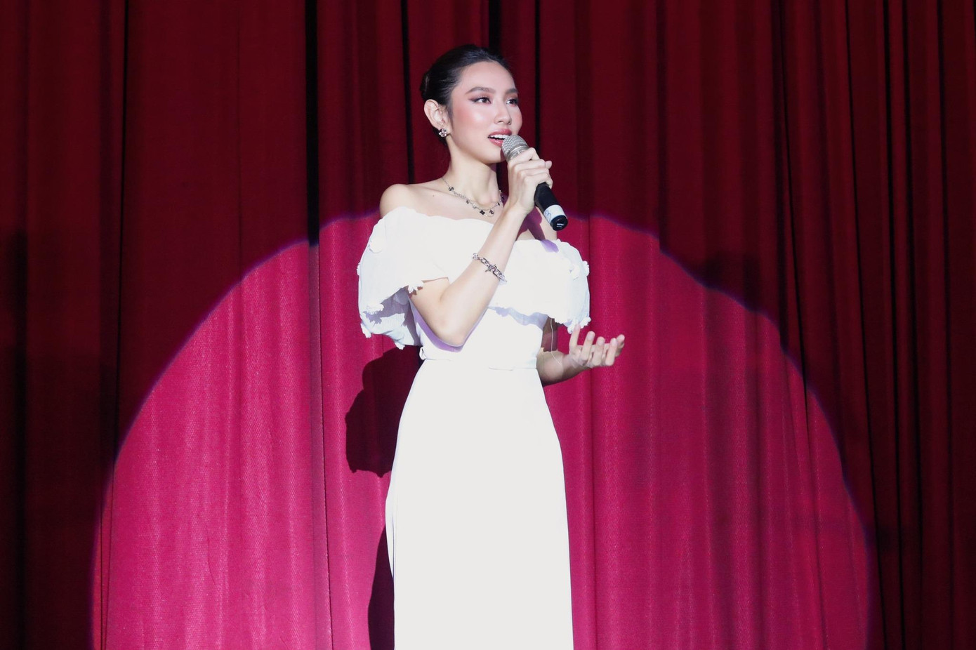 Thùy Tiên tại điểm dừng chân tiếp theo của chuỗi workshop STEPbyTIEN.