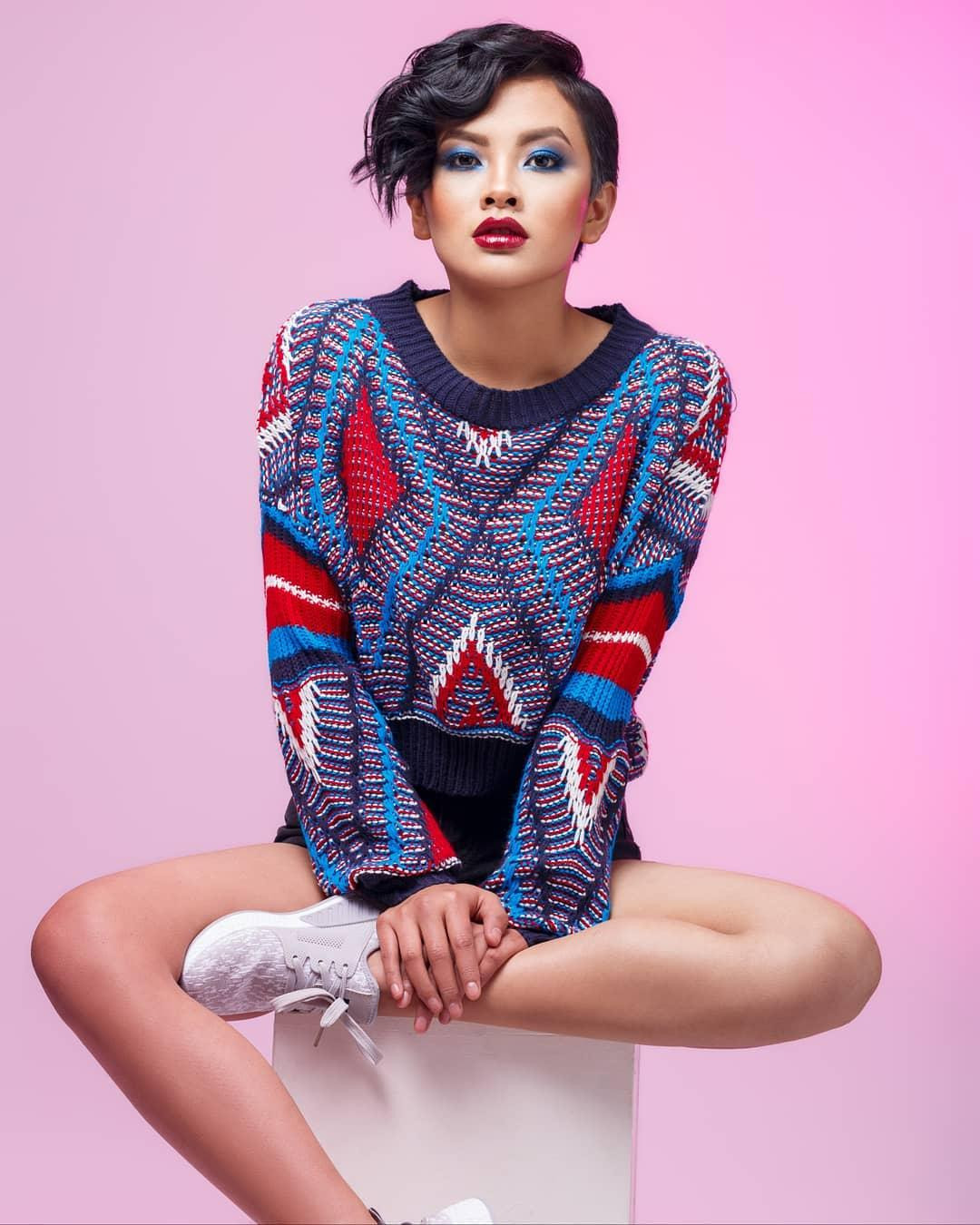 Cô cũng đã từng tham dự rất nhiều cuộc thi sắc đẹp. Cô cũng đã từng tham dự rất nhiều cuộc thi sắc đẹp.