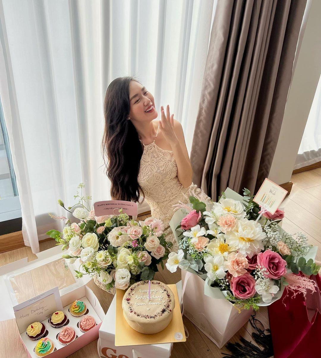 Sau gần 3 năm đương nhiệm, mẹ bỉm trẻ tuổi khiến người hâm mộ xuýt xoa trước nhan sắc ngày càng 'đỉnh cao' của mình.