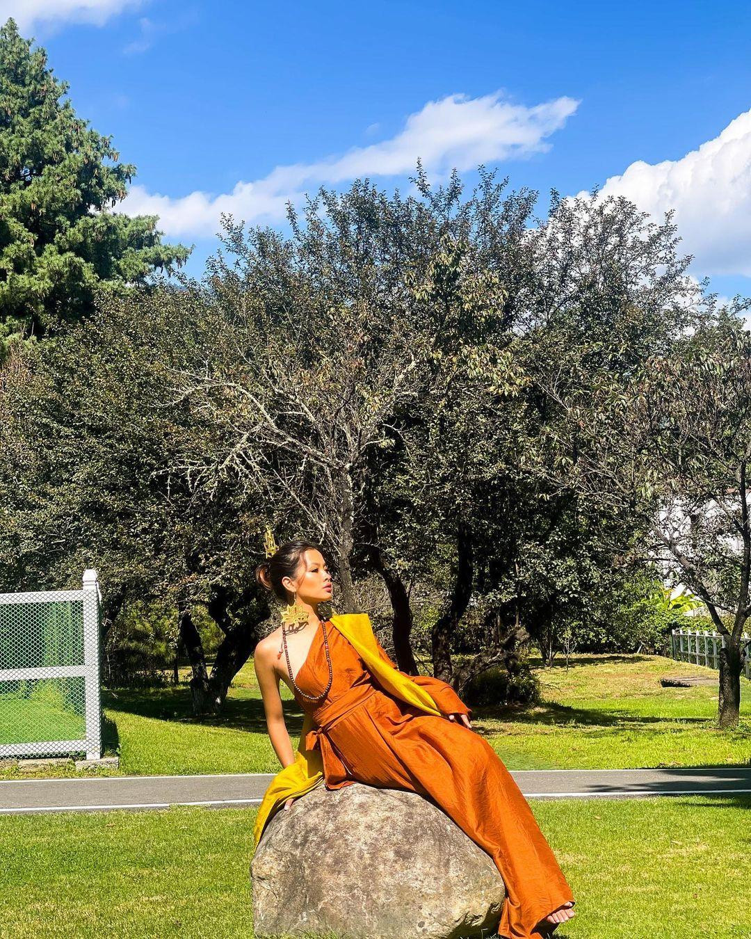 Sau nhiều năm chinh chiến ở các cuộc thi sắc đẹp thì cuối cùng người đẹp 23 tuổi đã giành được tấm vé đại diện quốc gia tham dự Miss Universe. Sau nhiều năm chinh chiến ở các cuộc thi sắc đẹp thì cuối cùng người đẹp 23 tuổi đã giành được tấm vé đại diện quốc gia tham dự Miss Universe.