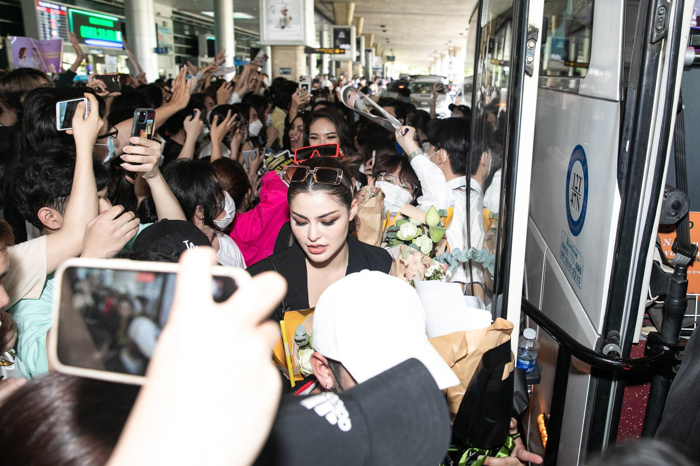 Theo lịch trình được tiết lộ, Mr.Nawat, bà Teresa cùng Top 10 Miss Grand Thái Lan sẽ tham dự buổi họp báo ra mắt cuộc thi Miss Grand Việt Nam 2022 – Hoa hậu Hòa Bình Việt Nam 2022 vào ngày 7/6. Cùng với đó là những phần trình diễn hấp dẫn, bất ngờ được thực hiện bởi các đại diện Việt Nam tại Miss Grand International qua các năm và Top 10 Miss Grand Thái Lan 2022.