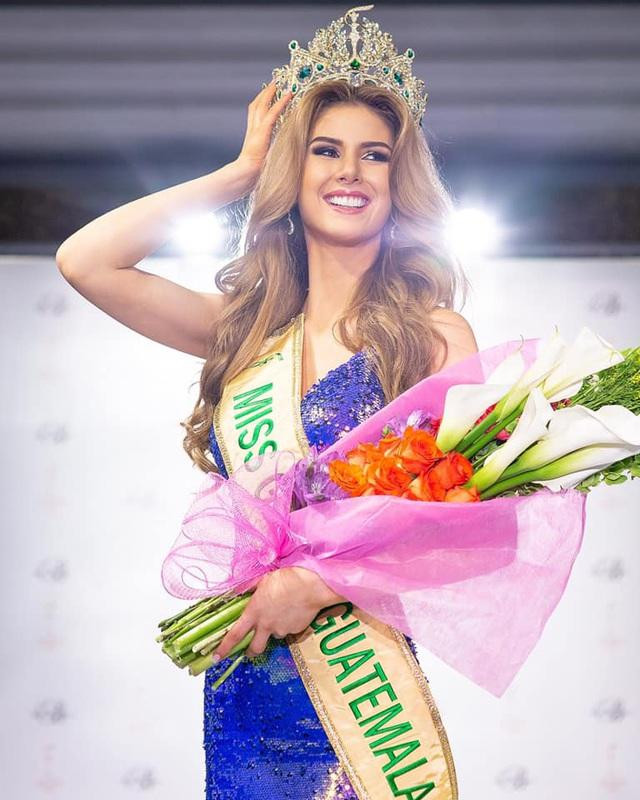 Ivana Batchelor từng giành danh hiệu Miss Grand Guatemala và đại diện cho quốc gia tham dự cuộc thi Miss Grand 2020, trở thành đối thủ của Á hậu Ngọc Thảo.