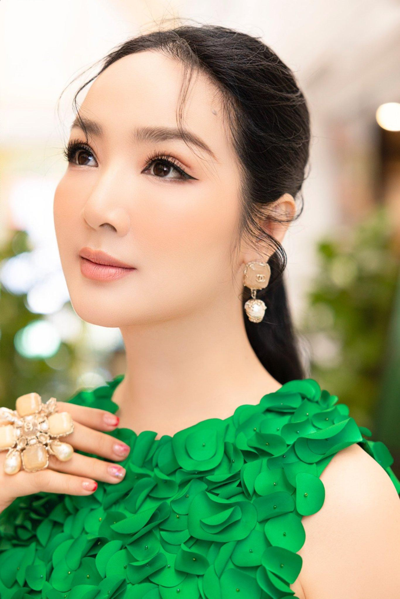 Hoa hậu Giáng My trẻ trung, xinh đẹp với tông màu xanh hot trend.