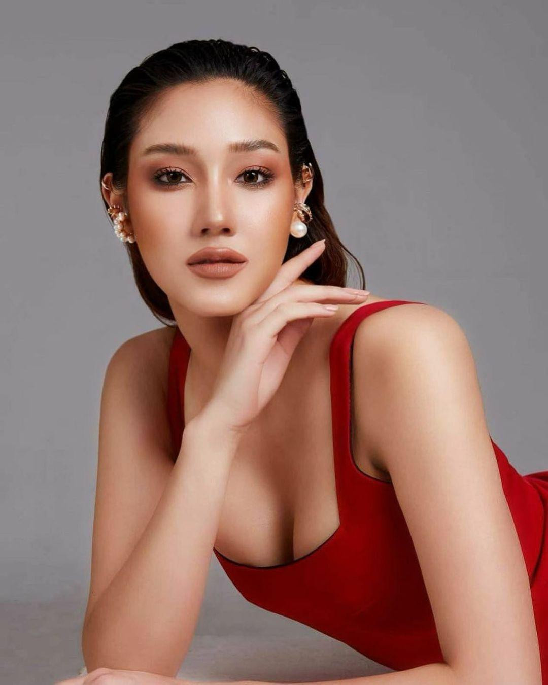 Với tuổi đời vẫn còn rất trẻ, Nicolene Pichapa Limsnukan được kỳ vọng sẽ là một nhân tố tạo nên sự hấp dẫn và gay cấn của cuộc đua tới vương miện Miss Universe 2022. Với tuổi đời vẫn còn rất trẻ, Nicolene Pichapa Limsnukan được kỳ vọng sẽ là một nhân tố tạo nên sự hấp dẫn và gay cấn của cuộc đua tới vương miện Miss Universe 2022.