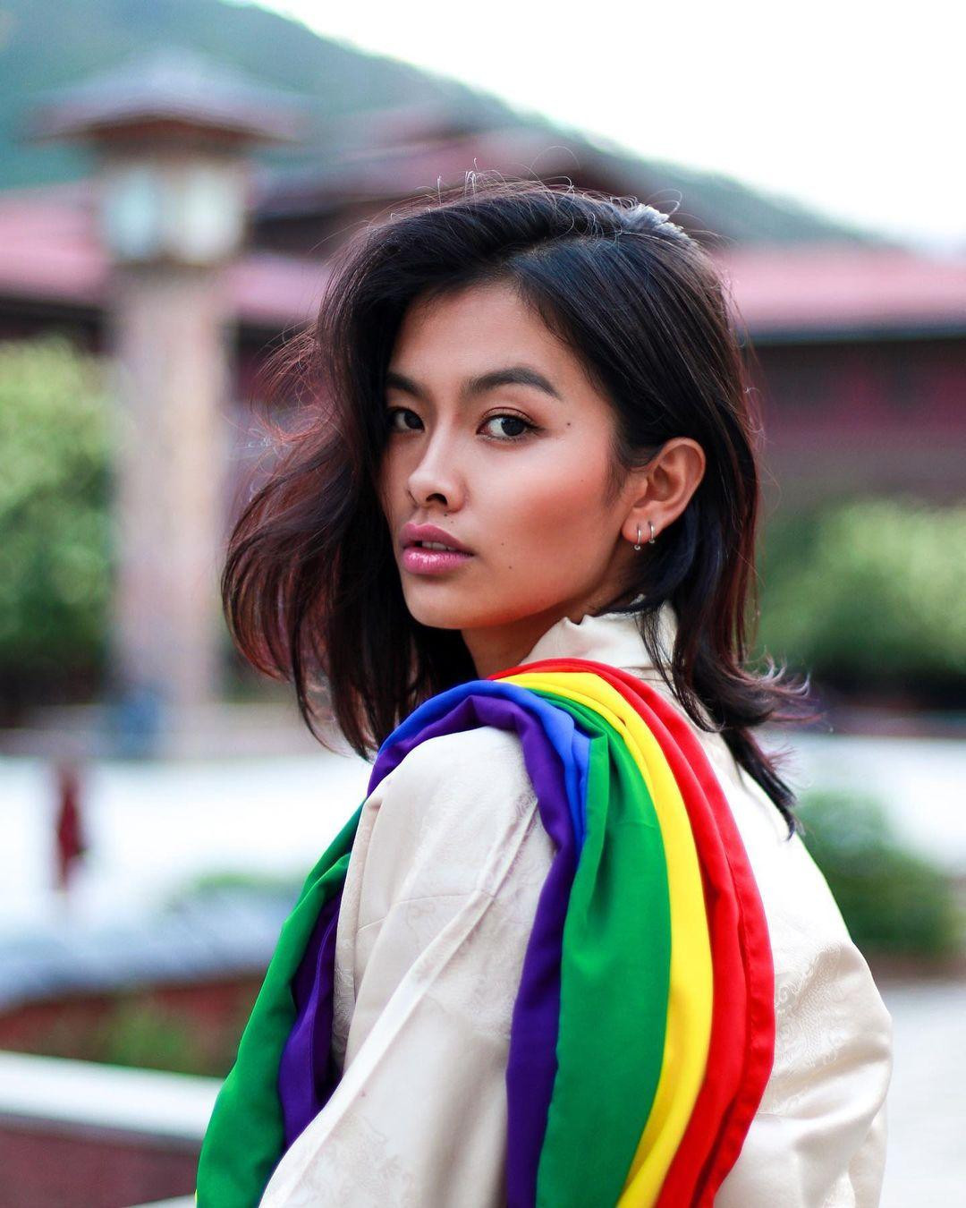 Mới đây, đêm chung kết cuộc thi Miss Bhutan 2022 đã diễn ra với sự lên ngôi của người đẹp Tashi Choden Chombal. Mới đây, đêm chung kết cuộc thi Miss Bhutan 2022 đã diễn ra với sự lên ngôi của người đẹp Tashi Choden Chombal.