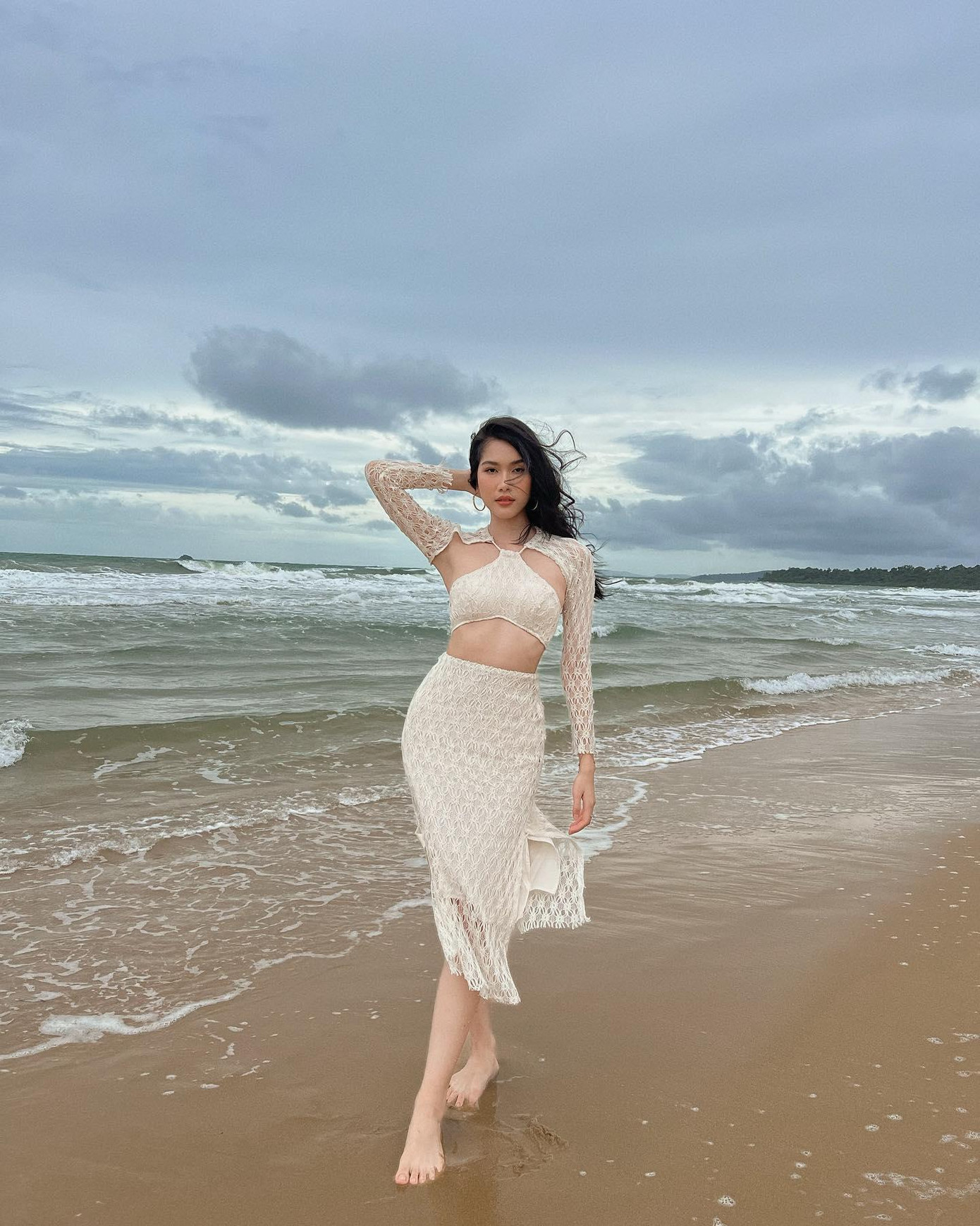 Còn khoảng 6 tháng nữa, Á hậu Phương Anh sẽ chính thức đến với cuộc thi Hoa hậu Quốc tế 2022 sau hơn 2 năm chờ đợi. Hiện tại, người đẹp đang nỗ lực hoàn thiện cả về nhan sắc lẫn kỹ năng trước khi đến với sân chơi nhan sắc được đánh giá là chỉ đứng sau Miss World và Miss Universe.