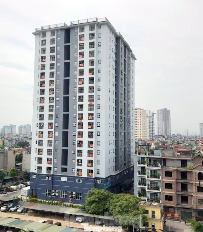 Dự án khu nhà ở để bán số 129D Trương Định (Hai Bà Trưng, Hà Nội) trước đó có nhiều vi phạm về xây dựng đã bị cơ quan chức năng xử phạt, đình chỉ xây dựng nhưng chủ đầu tư vẫn cố tình thi công, bàn giao cho khách về ở khi chưa được nghiệm thu công trình đưa vào sử dụng.