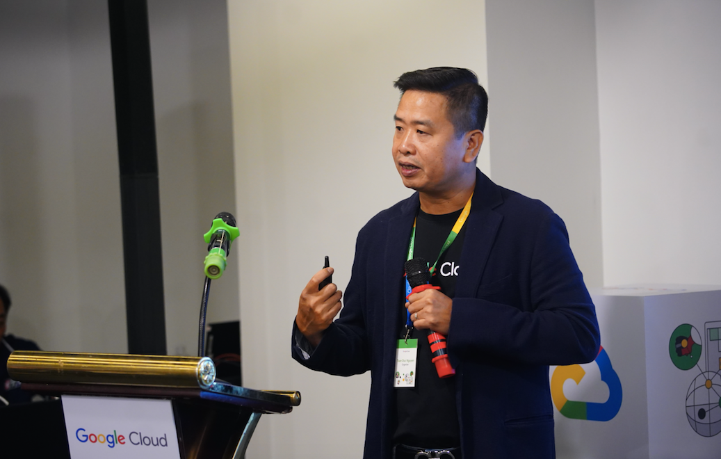 Ông Nguyễn Đức Toàn - Giám đốc điều hành Google Cloud, phụ trách Việt Nam - phát biểu tại sự kiện Ông Nguyễn Đức Toàn - Giám đốc điều hành Google Cloud, phụ trách Việt Nam - phát biểu tại sự kiện