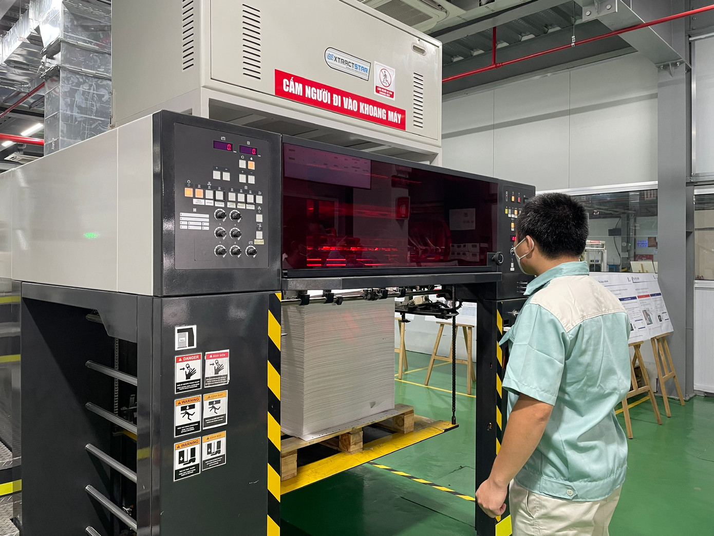 Cùng với những cơ hội từ các doanh nghiệp FDI ngành bán dẫn mang lại, các doanh nghiệp Việt cũng sẽ phải đối mặt những khó khăn, thách thức mới từ việc chuyển dịch sản xuất để tham gia chuỗi cung ứng. Ảnh: Nguyễn Bằng