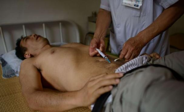 Ở Trung Quốc, nọc ong được xem là một bài thuốc chữa bệnh hiệu quả mặc dù chưa có bằng chứng khoa học về hiệu quả của "bài thuốc" này . Ở Trung Quốc, nọc ong được xem là một bài thuốc chữa bệnh hiệu quả mặc dù chưa có bằng chứng khoa học về hiệu quả của