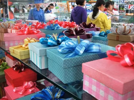 Vòi quà cáp từ người khác là một cách đánh mất giá trị của bản thân nhanh nhất