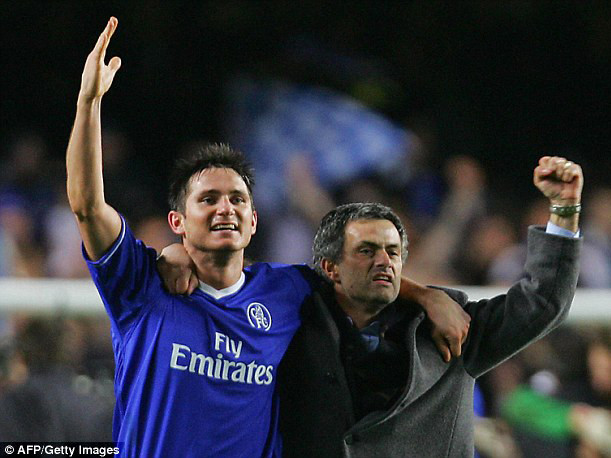 Mourinho thất bại vì không lôi kéo được cầu thủ đứng về phía mình giống như ở Chelsea. Mourinho thất bại vì không lôi kéo được cầu thủ đứng về phía mình giống như ở Chelsea