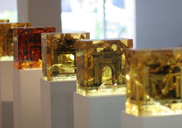 Các cổng làng mang được thể hiện với những chi tiết khác nhau