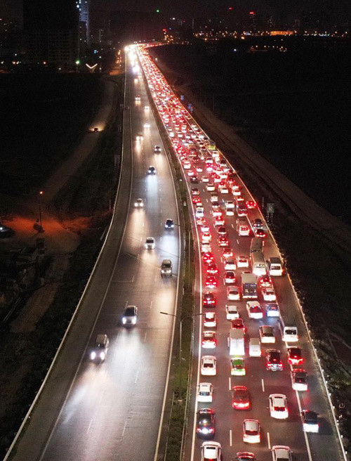 Cao tốc Pháp Vân - Cầu Giẽ ùn tắc gần 5 km ảnh 10