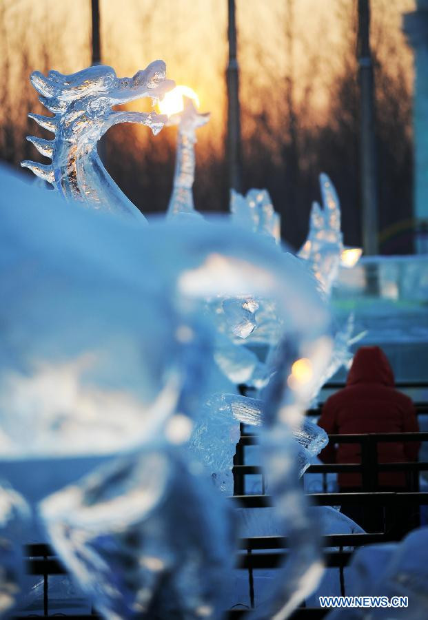 Hình ảnh con rồng được điêu khắc tinh vi đẹp mắt