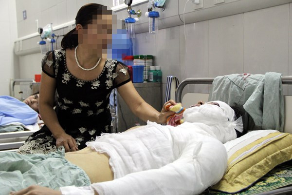 Tàn nhẫn những đòn thù axit rúng động dư luận ảnh 4